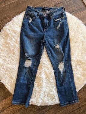 Judy Blue Dark Wash Distressed Capris Size 1/25